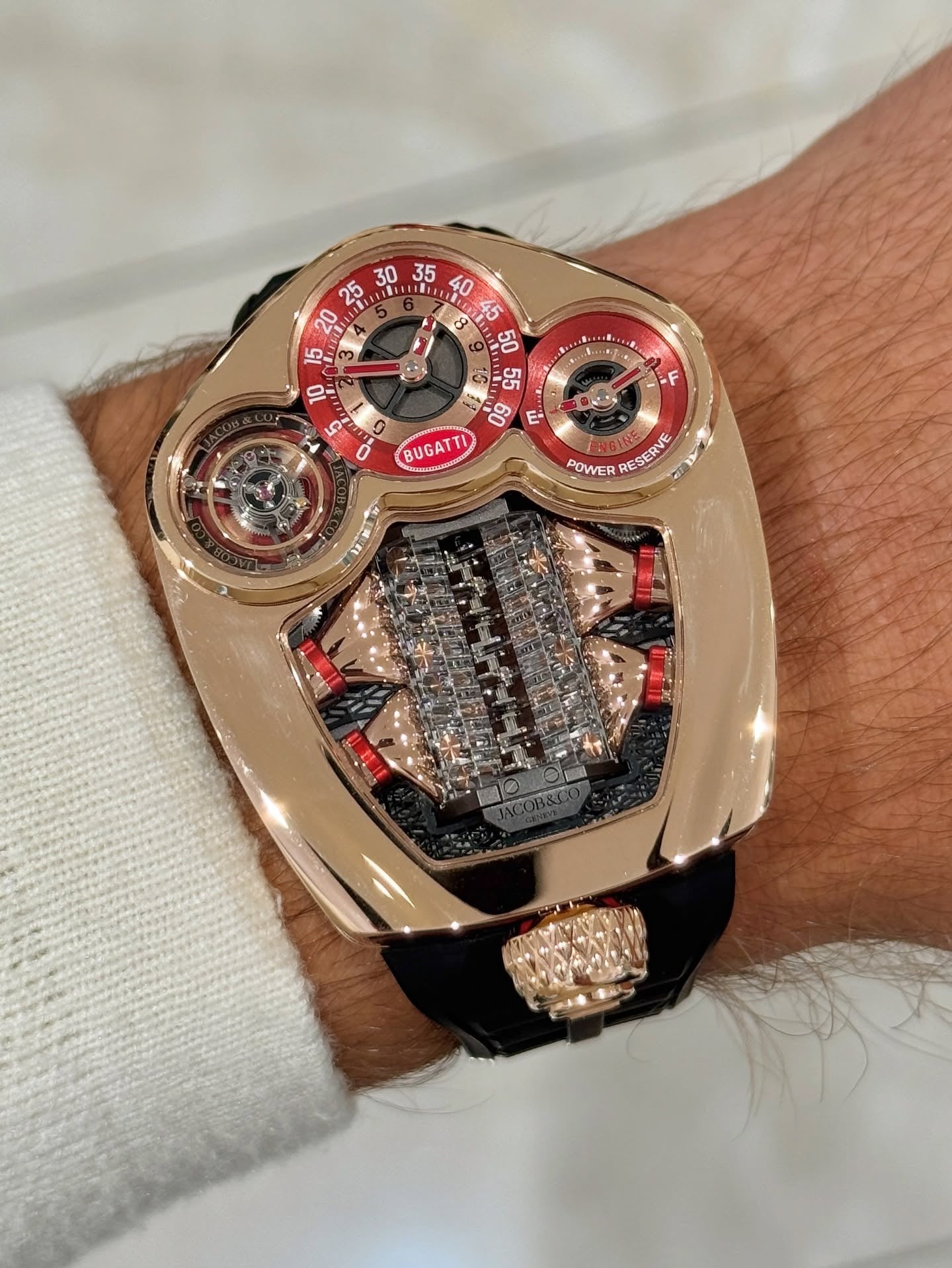 Jacob & Co. Bugatti Chiron Tourbillon – The Ultimate Hypercar-Inspired Masterpiece جاكوب آند كو باغاني شيرون توربيون – تحفة مستوحاة من عالم السيارات الخارقة