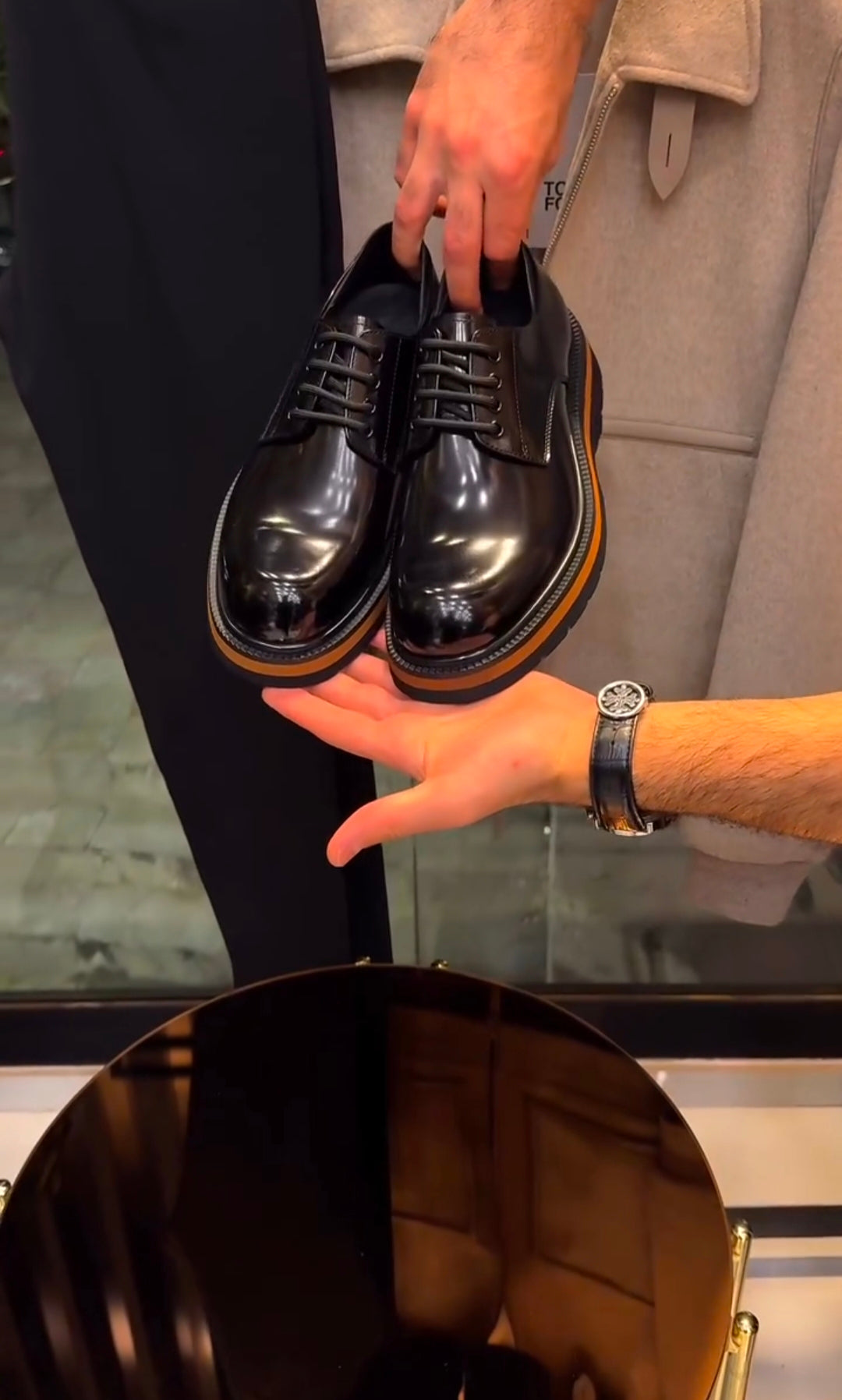 Perfect Combo: Shirt, Pant & Sneakers"التركيبة المثالية: قميص، بنطال وأحذية رياضية!" – White&Black .