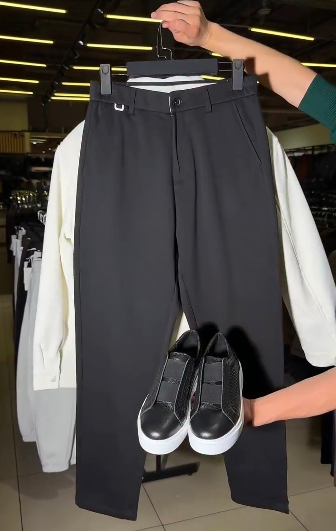 Perfect Combo: Shirt, Pant & Sneakers"التركيبة المثالية: قميص، بنطال وأحذية رياضية!" – White & Black Combo