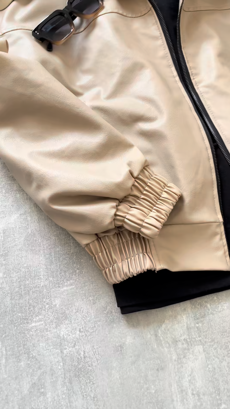 Men’s Beige Jacket Outfit Set with Black Tee, Cap, Sneakers & Accessories | طقم كامل للرجال جاكيت بيج + تيشرت اسود + سنیکرز + کیپ + اکسسریز