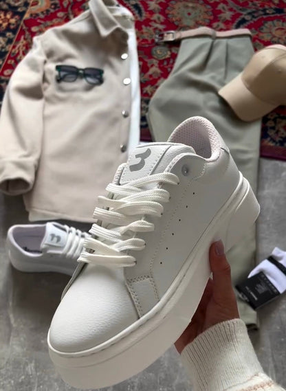 Modern Essential Outfit: Shirt, Pants, Sneakers & Watch الإطلالة العصرية الأساسية: قميص، بنطال، أحذية رياضية وساعة إصدار السكيني والأخضر (Skin & Green Edition)