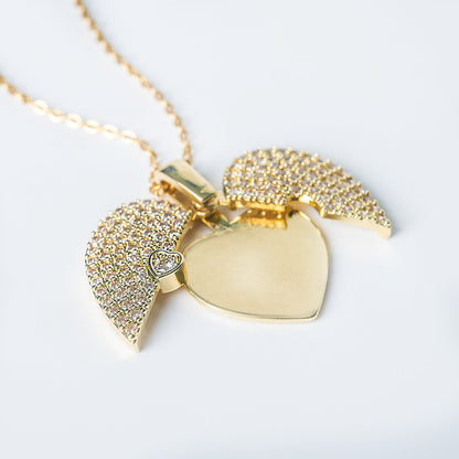 Elegant gold open close heart necklace