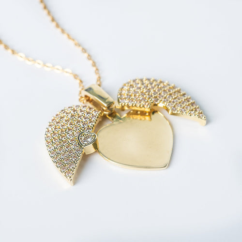 Elegant gold open close heart necklace